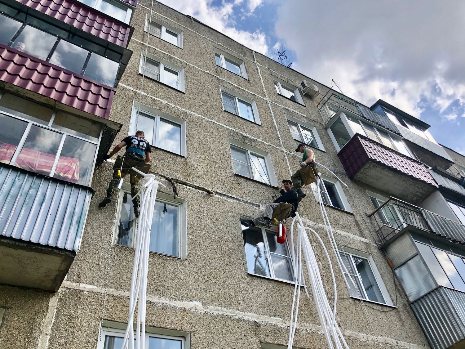 УК «Иверское»: утепление межпанельных швов на Попова 15